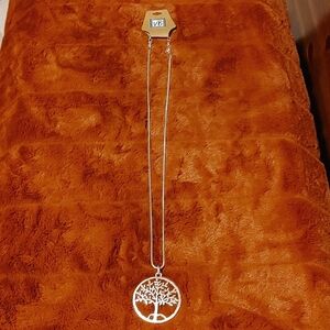🇨🇦3 For $20🇨🇦NWT Silver toned Tree of Life Necklace
